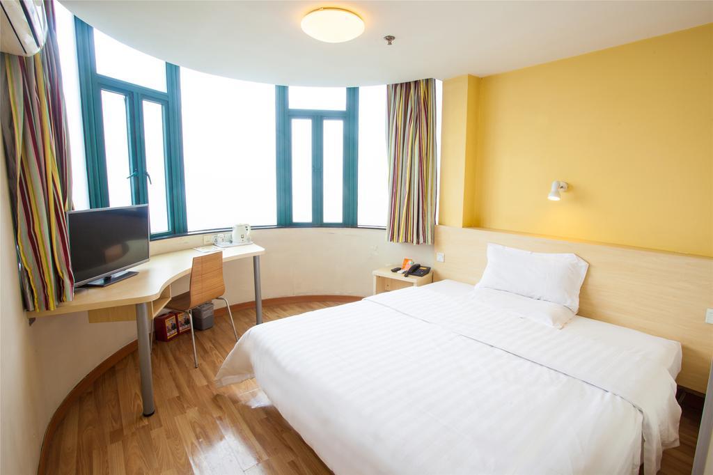 7Days Inn Shanghai Railway Station Hotel 2*