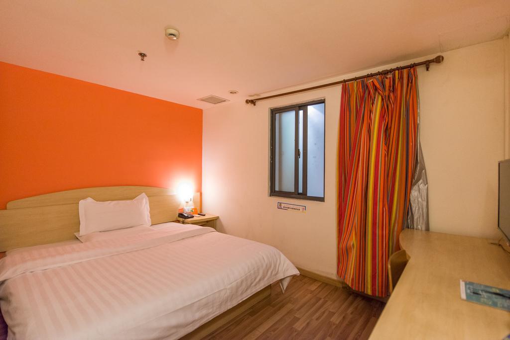 Hotel 7Days Inn Shanghai Railway Station 2*
